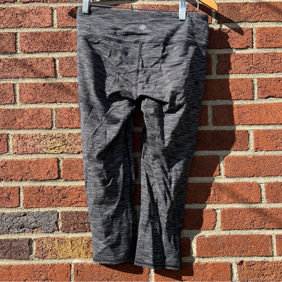 Athleta Womens Chaturanga Black Cropped Capri Leggings Size Small 722061-00 - Picture 2 of 7